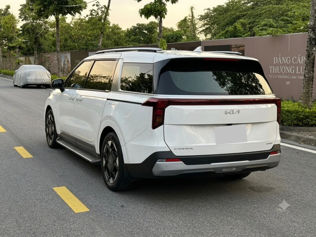 Ảnh xe Kia Carnival Luxury 2.2D 2025 - ảnh 4