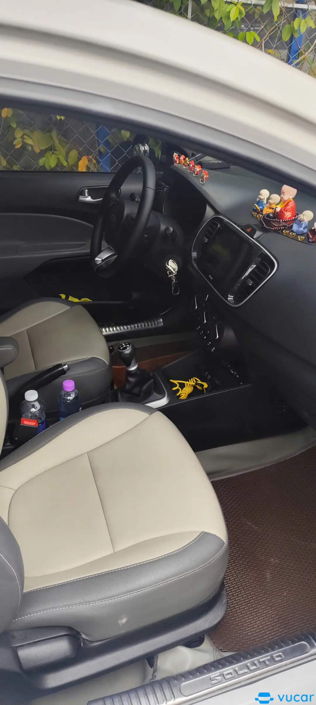 Kia Soluto 1.4 MT Deluxe 2019 - Nội thất 1