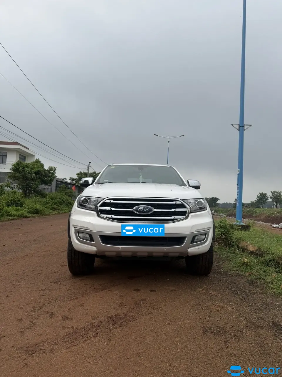 Ảnh xe Ford Everest Titanium 2.0L 4x2 AT 2019