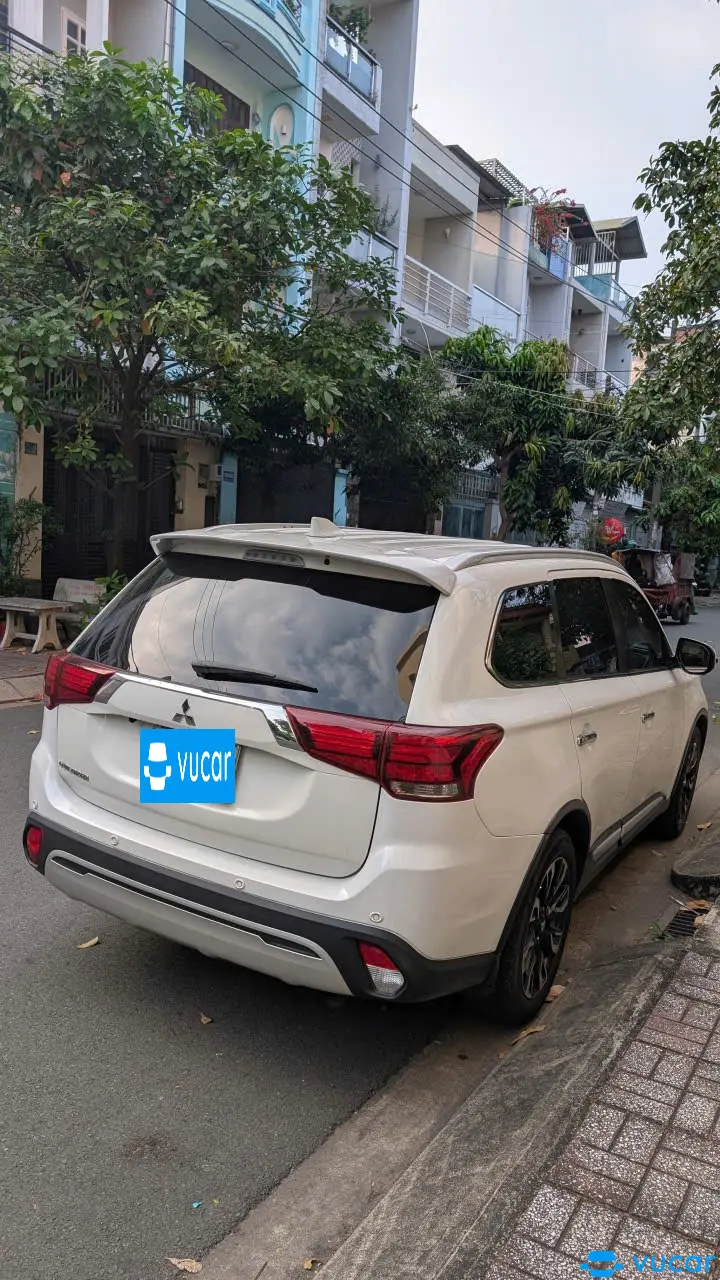 Mitsubishi Outlander 2.0 CVT Premium 2020 - Ngoại thất 2