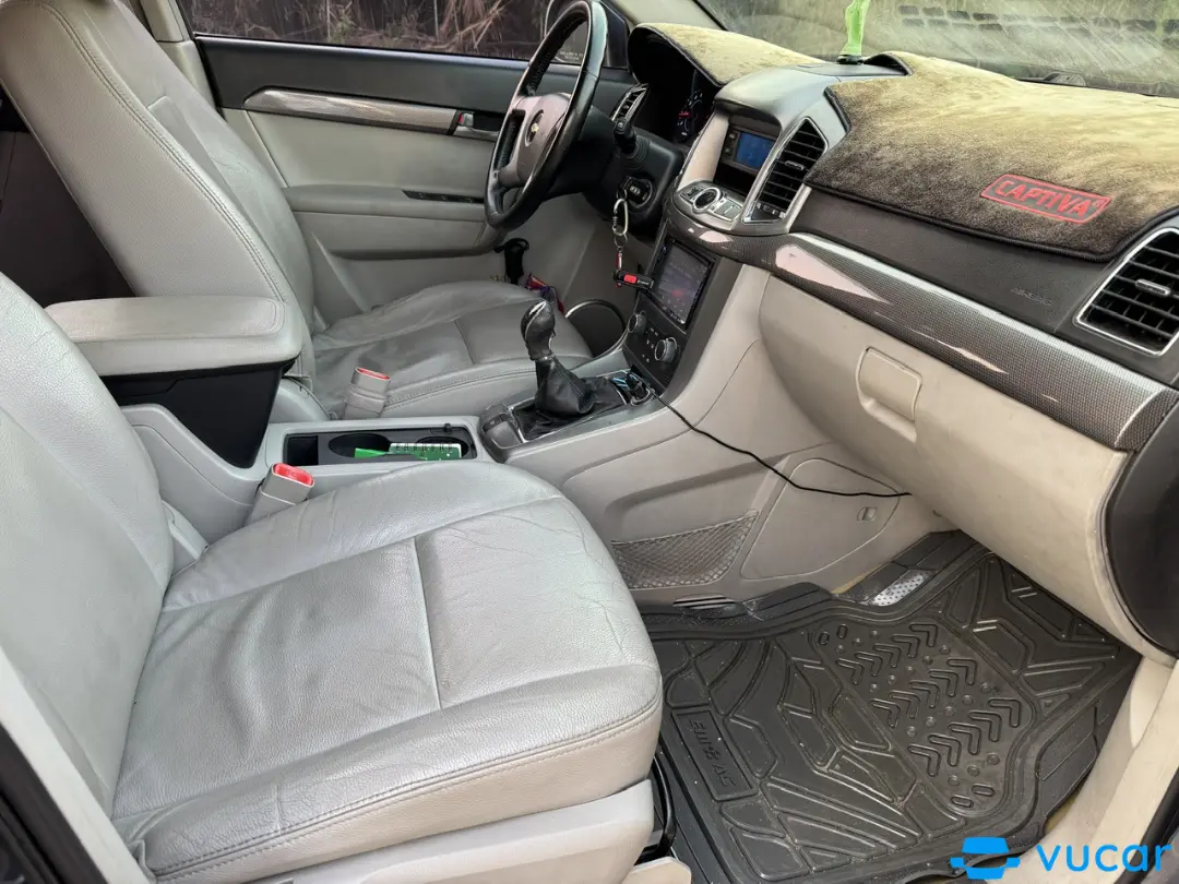 Chevrolet Captiva LT MT 2011 - Nội thất 1