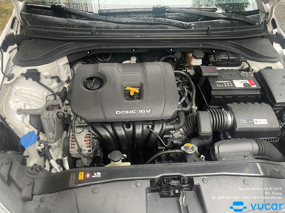 Hyundai Elantra 2.0 AT 2016 - Khoang động cơ 1
