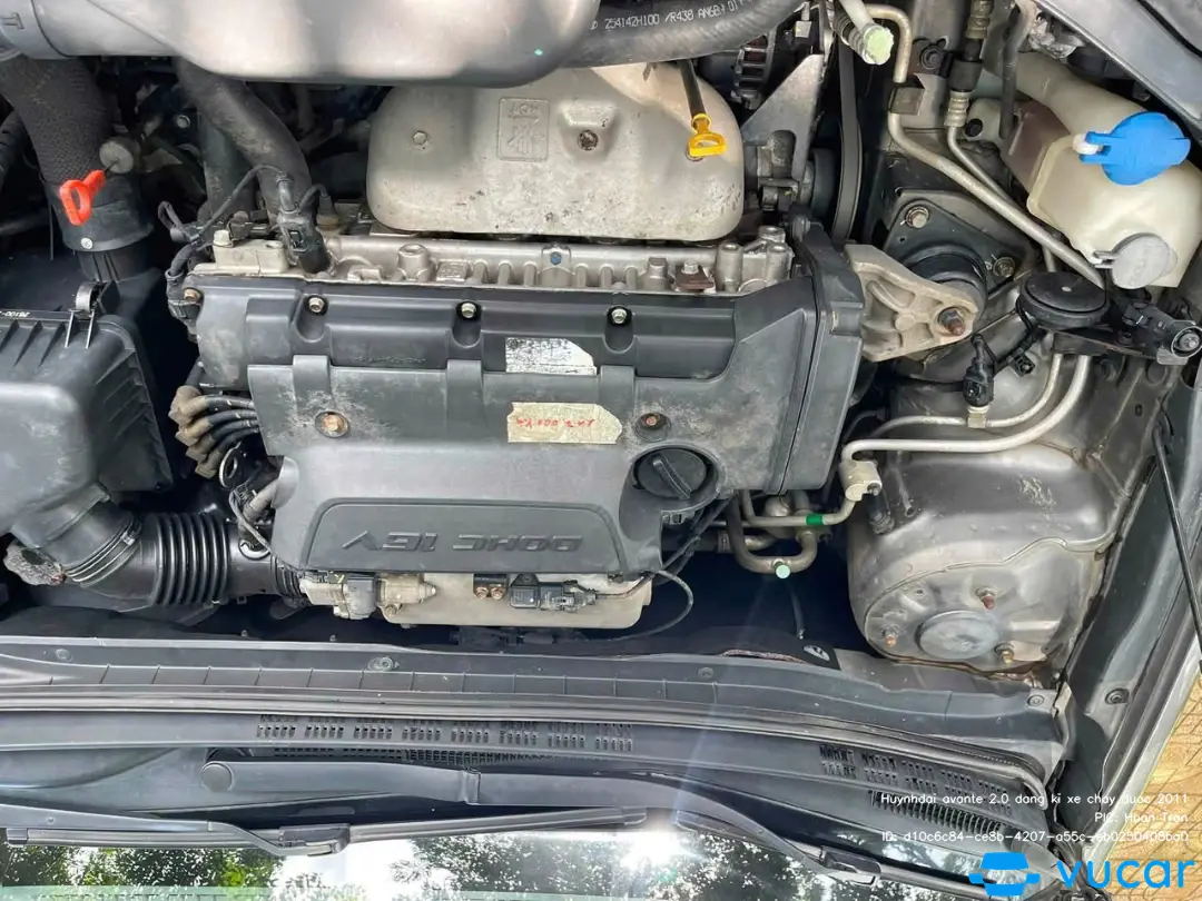 Hyundai Avante 2.0 AT 2011 - Khoang động cơ 3