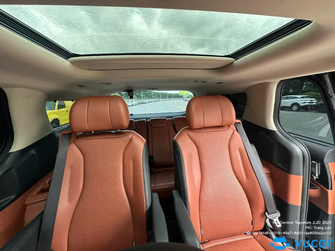 Kia Carnival Signature 2.2D 2023 - Nội thất 8