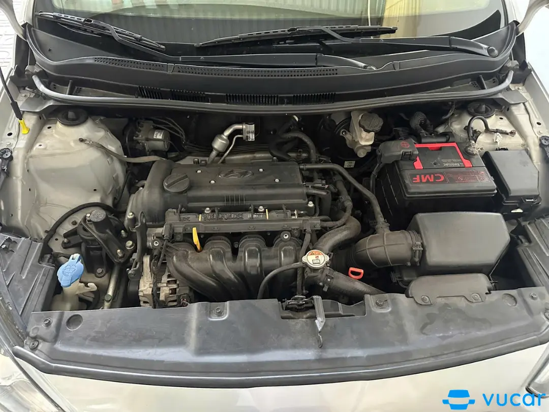 Hyundai Accent 1.4 AT 2012 - Khoang động cơ 1