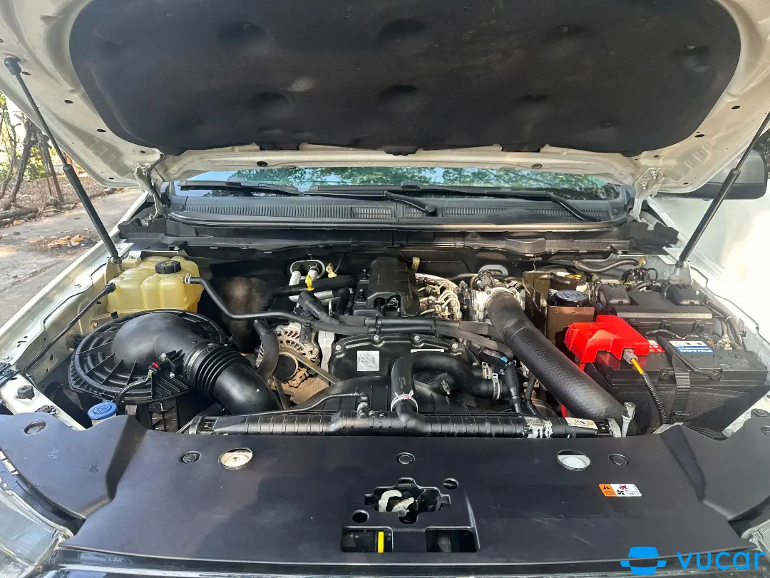 Ford Ranger XLS 2.2L 4x2 MT 2022 - Khoang động cơ 2