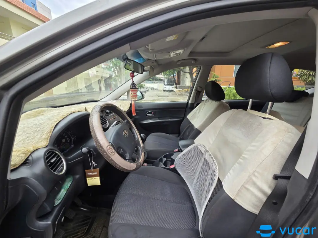 Kia Carent 2011 - Nội thất 3
