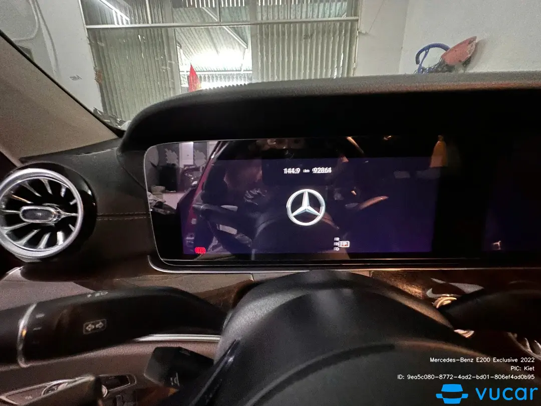 Mercedes-Benz E200 Exclusive 2022 - Nội thất 2
