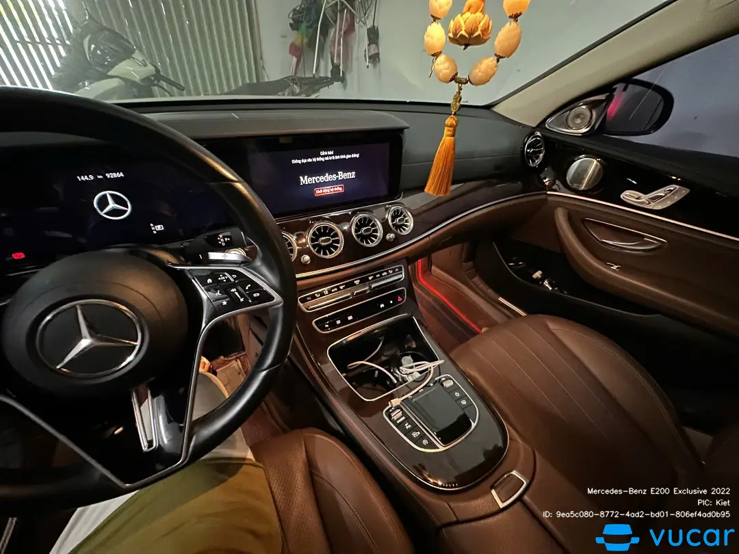 Mercedes-Benz E200 Exclusive 2022 - Nội thất 3