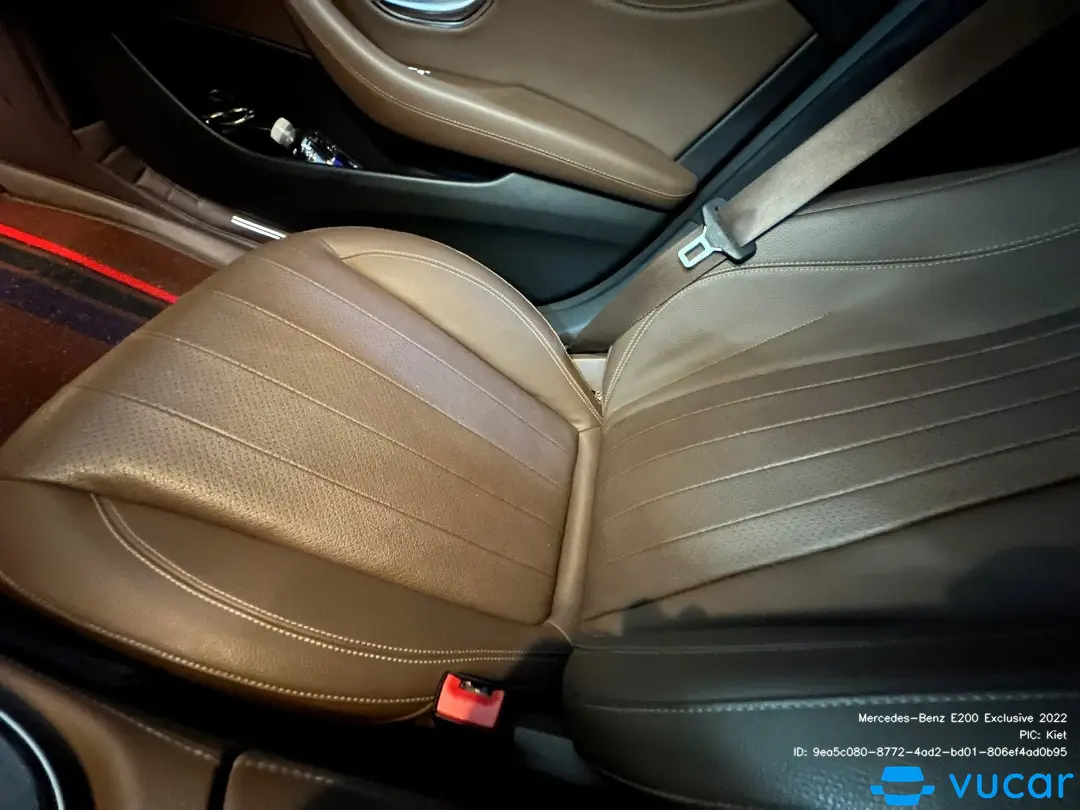 Mercedes-Benz E200 Exclusive 2022 - Nội thất 4