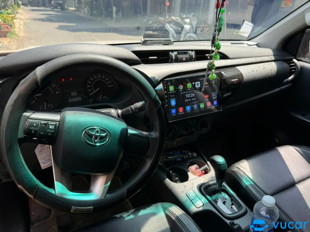 Toyota Hilux 2.4E 4x2 AT 2019 - Nội thất 1
