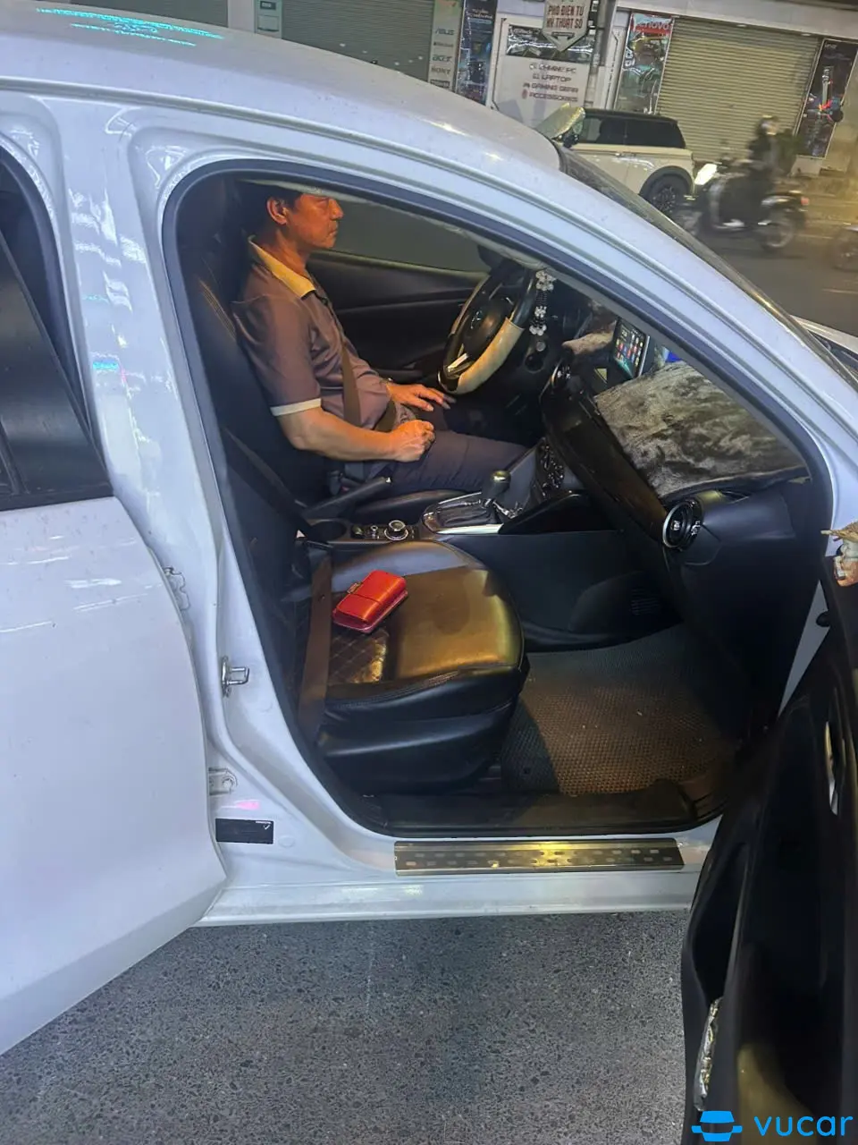 Mazda 2 - Nội thất 2