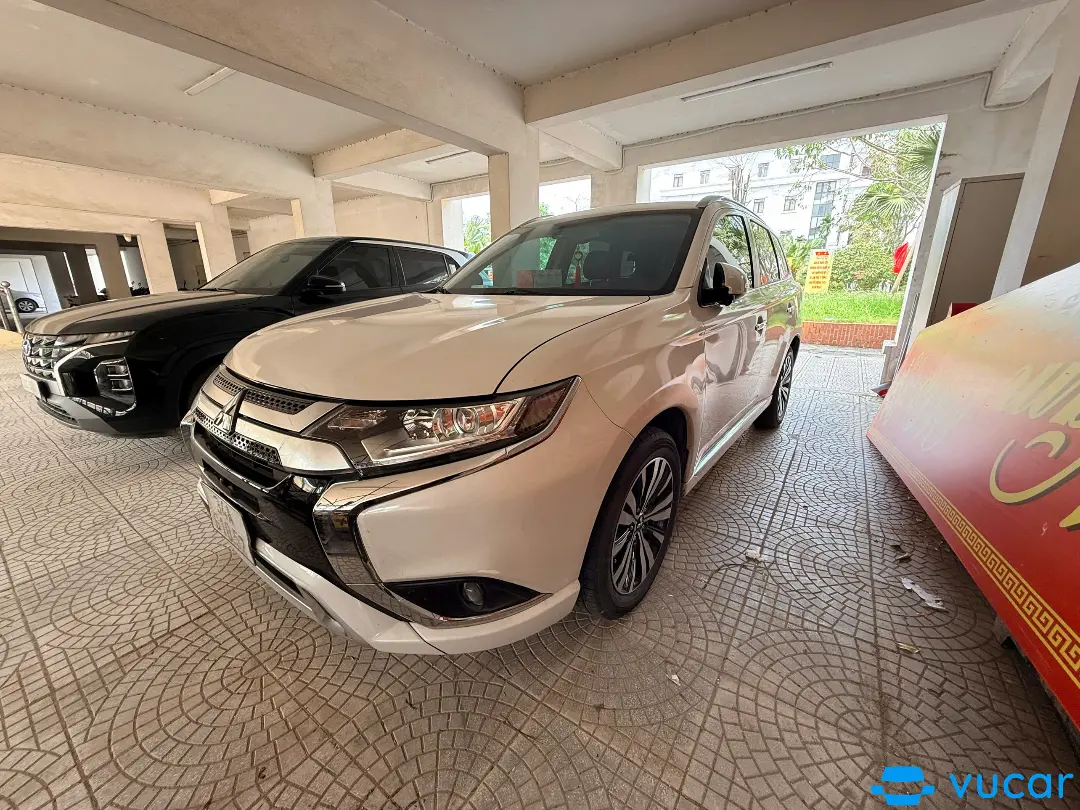 Mitsubishi Outlander 2.0 CVT 2022 - Nội thất 4