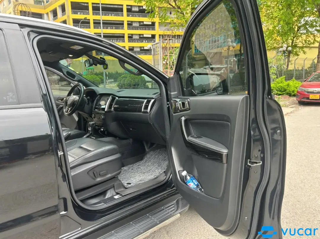 Ford Everest Titanium 2.0L 4x2 AT 2021 - Nội thất 2