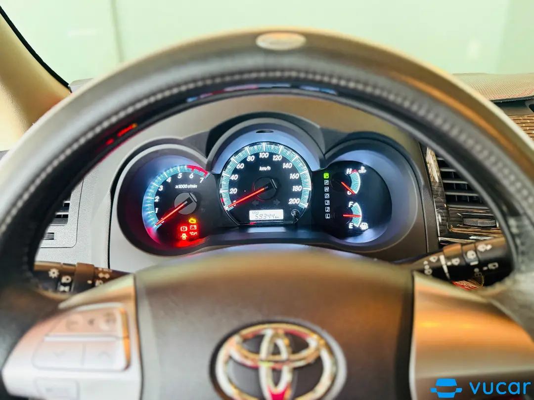 Toyota Fortuner TRD Sportivo 4x2 AT 2014 - Nội thất 2