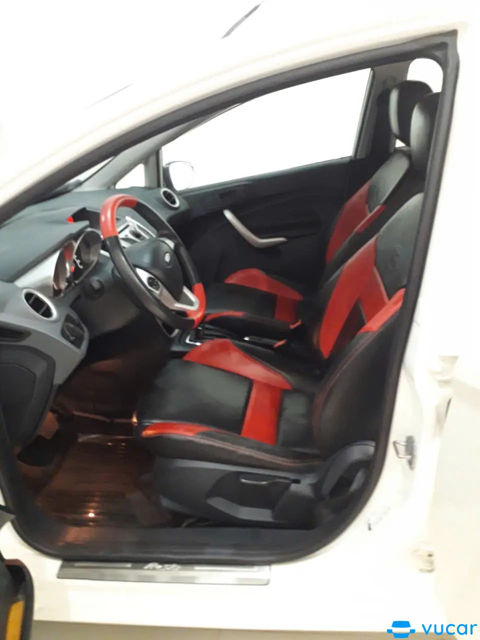 Ford Fiesta 1.6 AT 2013 - Nội thất 1