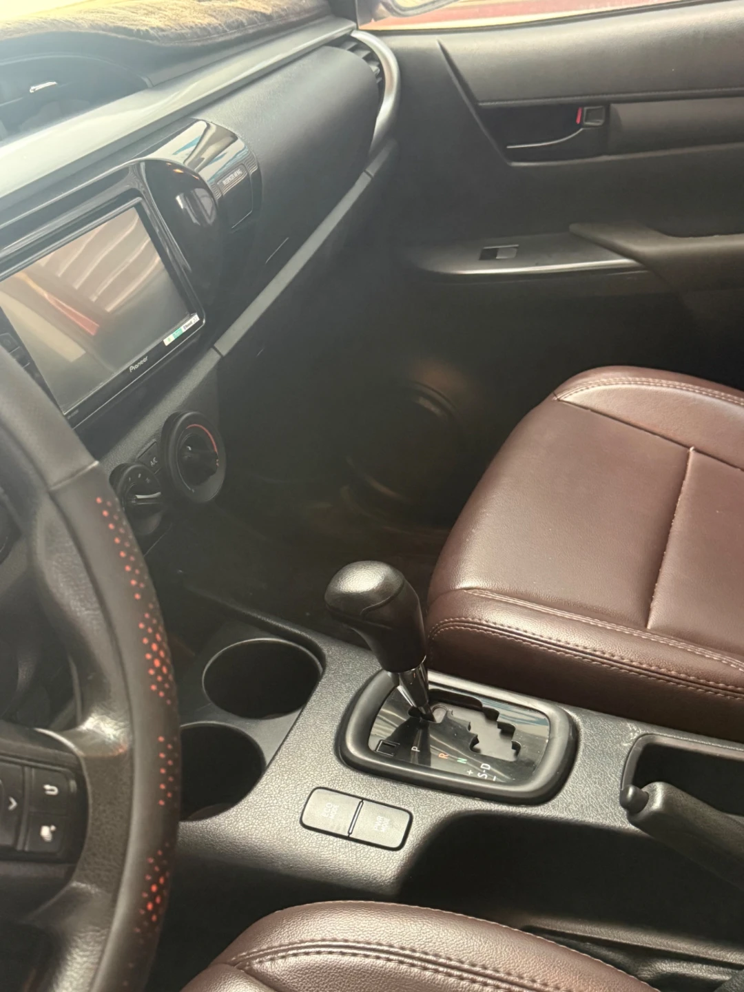Toyota hilux - 2020 - Nội thất 3