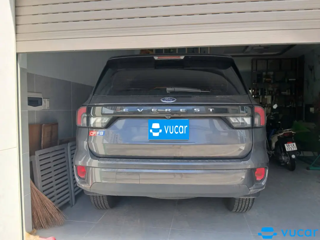 Ảnh xe Ford Everest Ambiente 2.0L 4x2 AT 2024