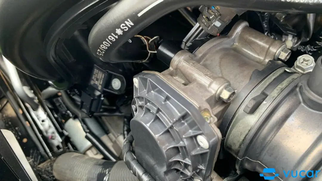 Mazda 2 1.5 AT 2018 - Khoang động cơ 1