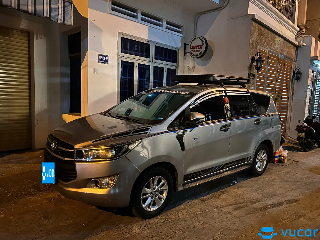 Toyota innova 2.0E 2017