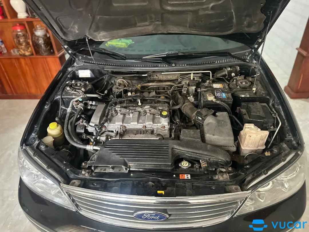 Ford Laser AT 2005 - Khoang động cơ 2