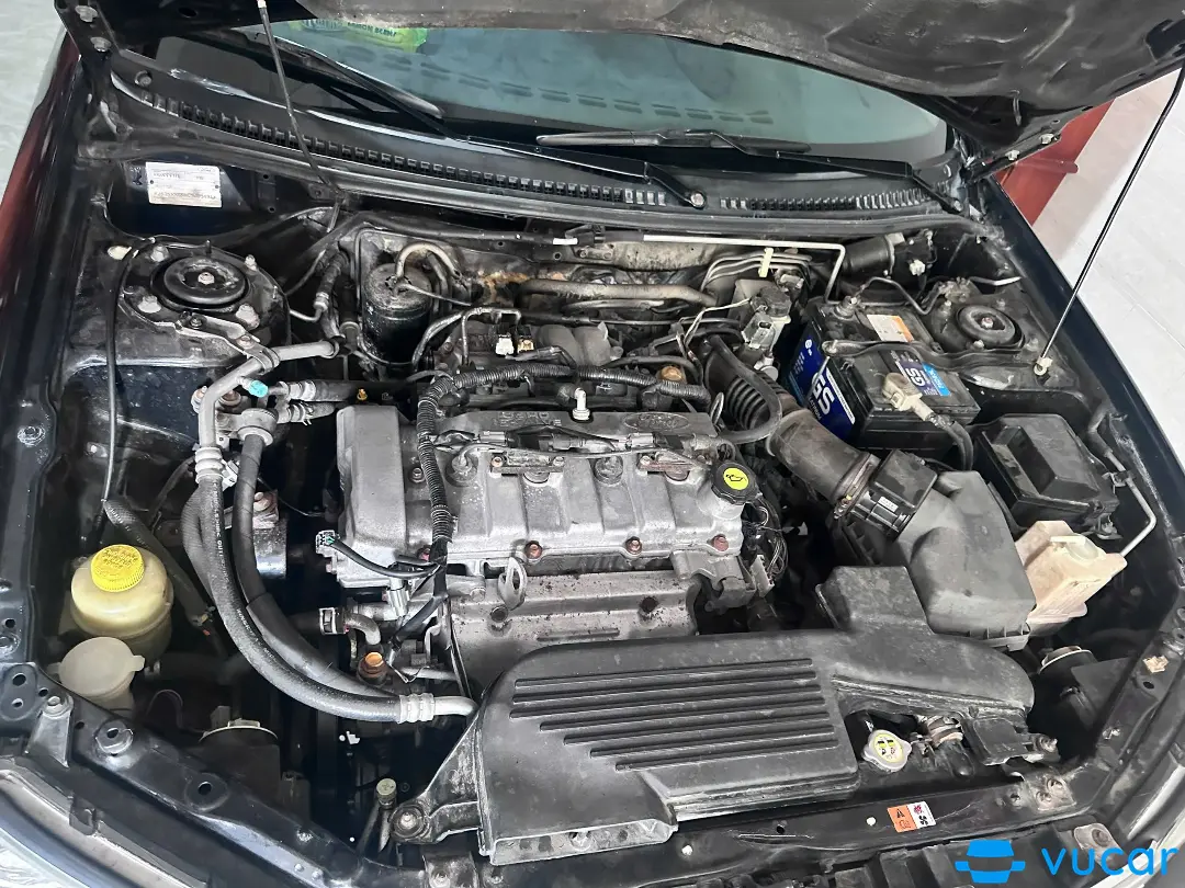 Ford Laser AT 2005 - Khoang động cơ 1