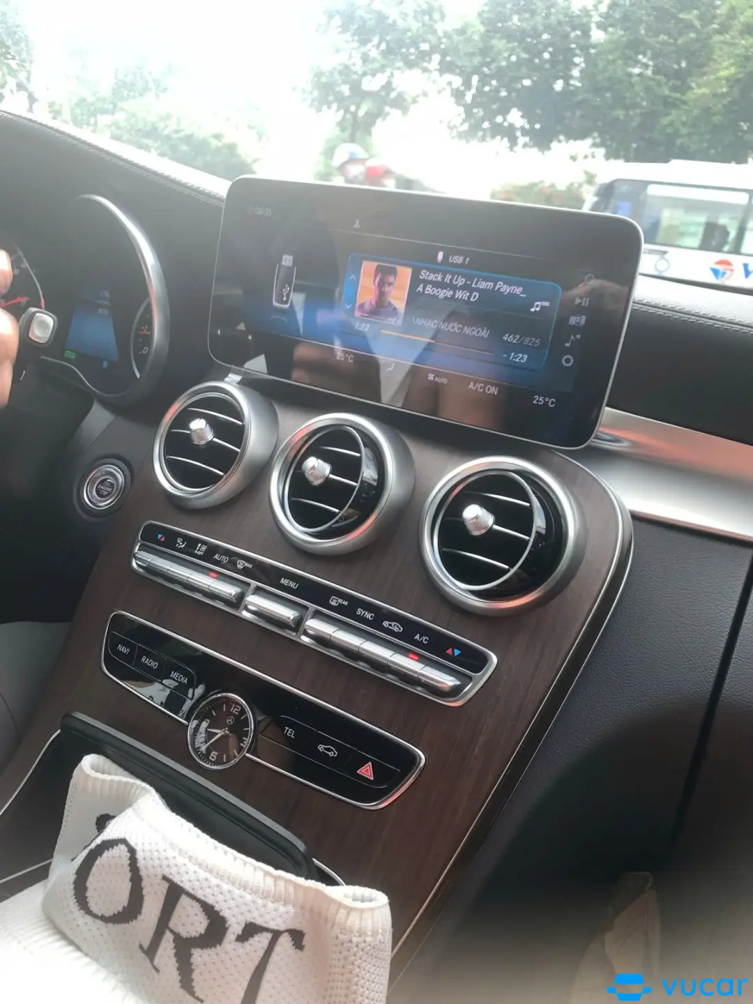 Mercedes C class C200 Exclusive 2019 - Nội thất 9
