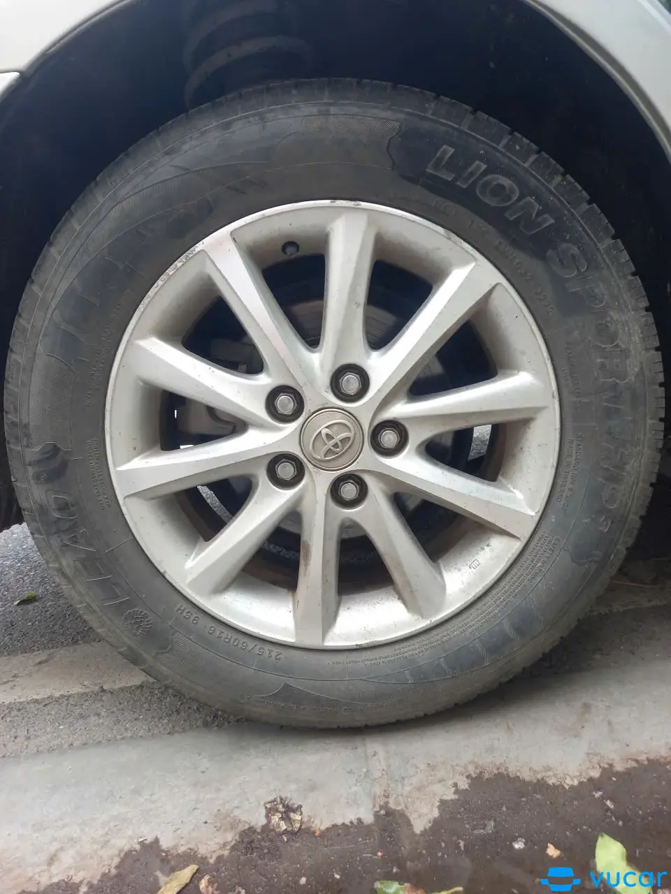 Toyota Camry 2.4 2010 - Ngoại thất 11