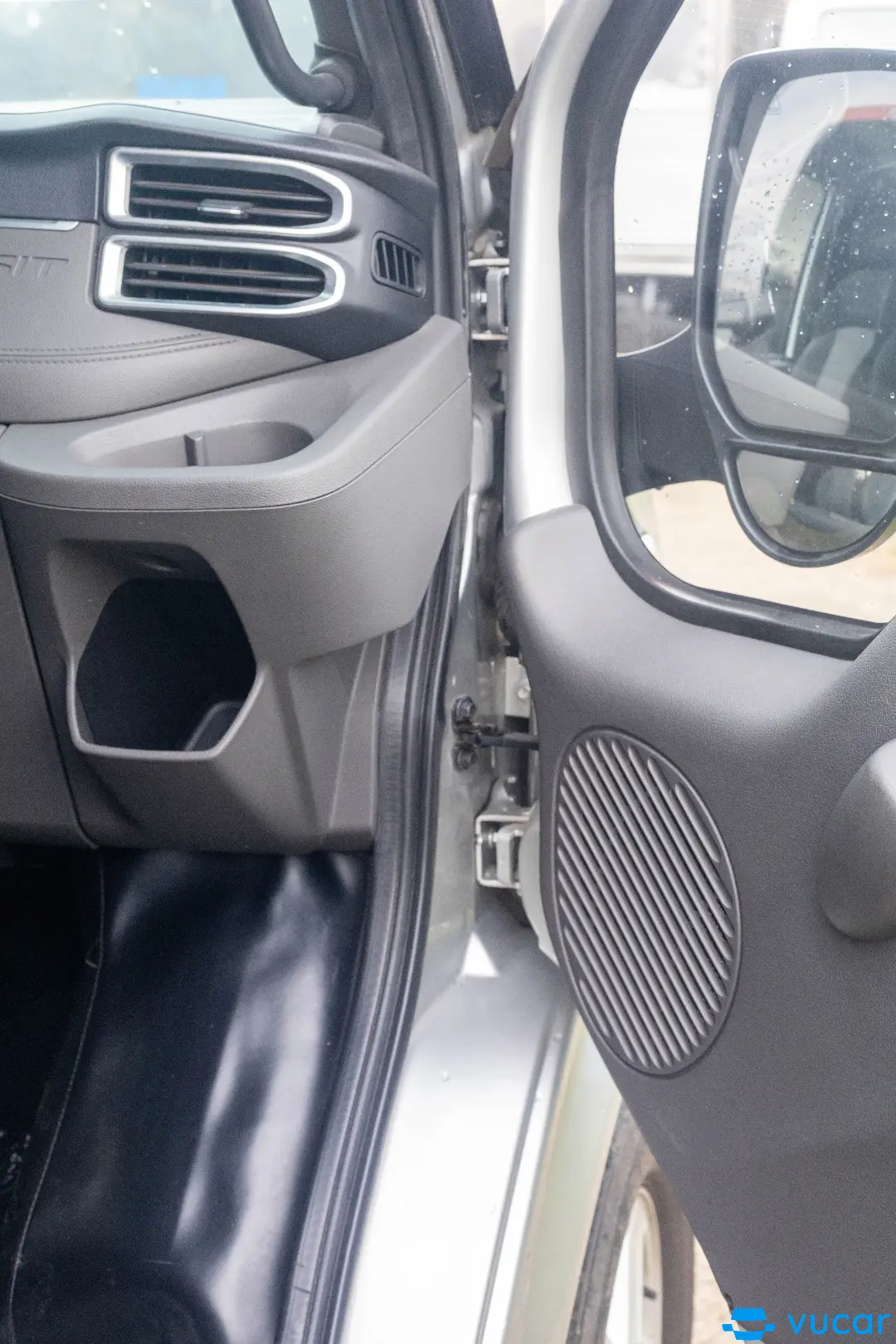 Ford Transit LUXURY 2023 - Nội thất 10
