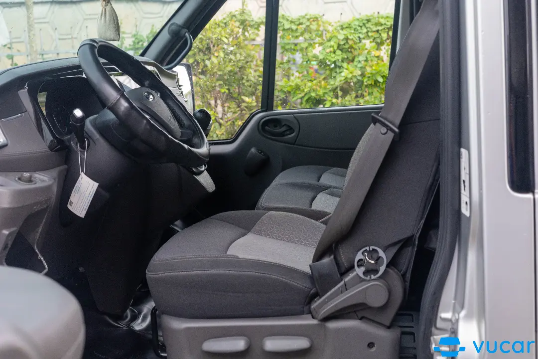 Ford Transit LUXURY 2023 - Nội thất 8