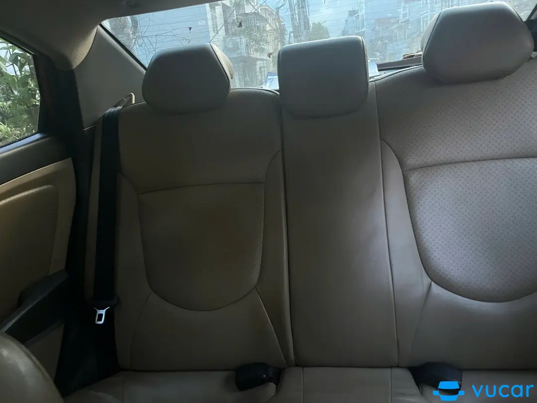 Hyundai Accent 1.4 AT 2012 - Nội thất 2