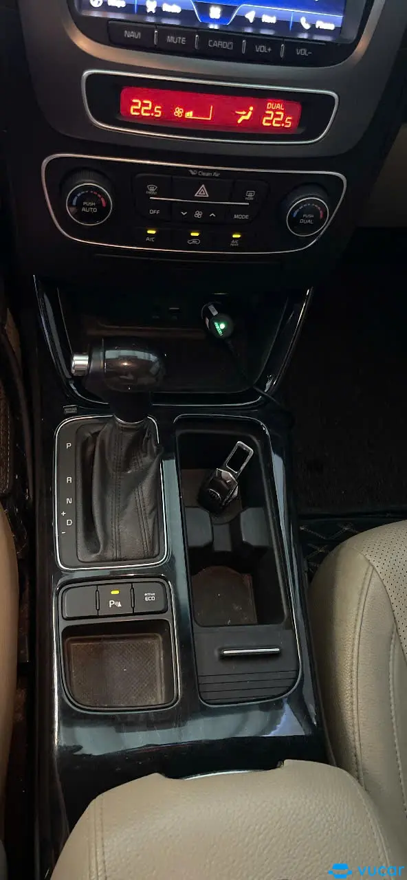 Kia Sorento 2.4 Premium 2021  - Nội thất 1