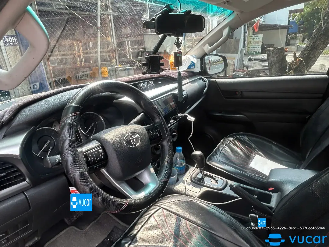 Toyota Hilux AT 2.4 2024 - Nội thất 1