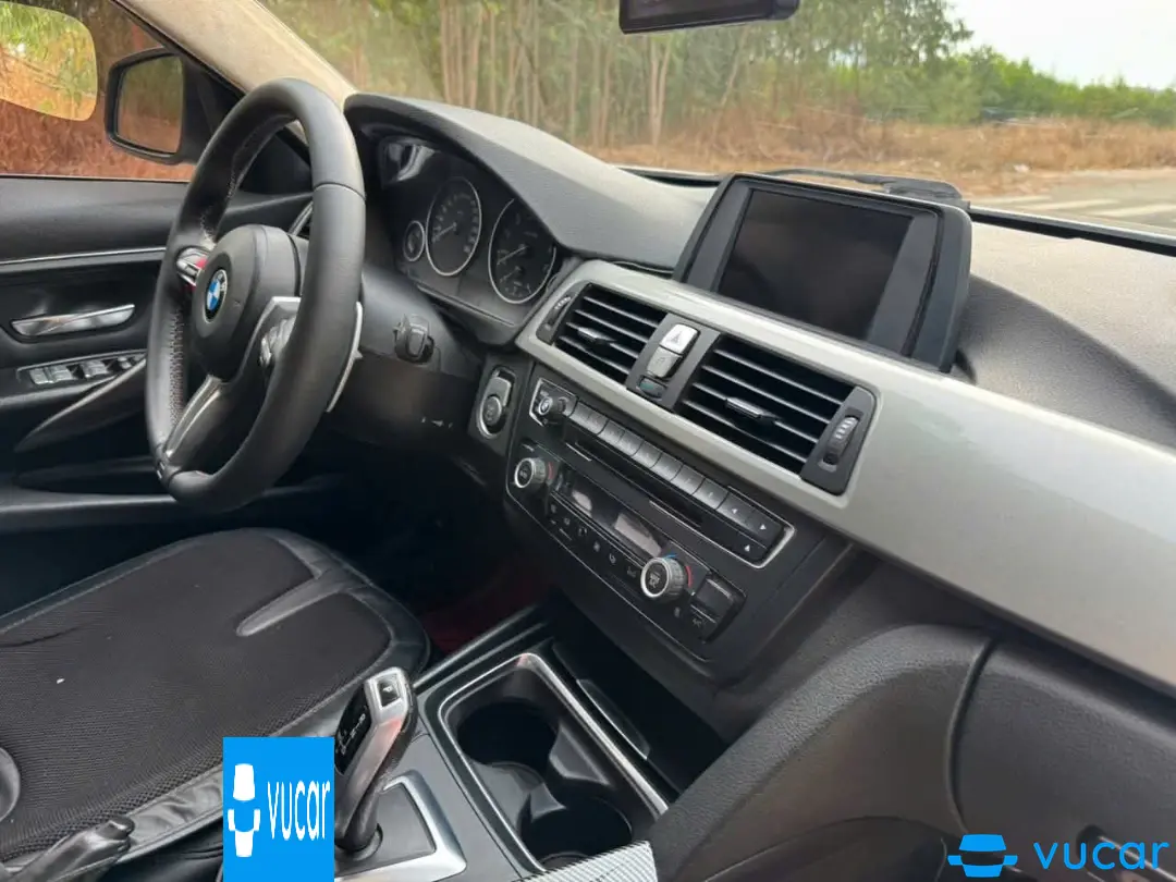 BMW 320i 2014 - Nội thất 3