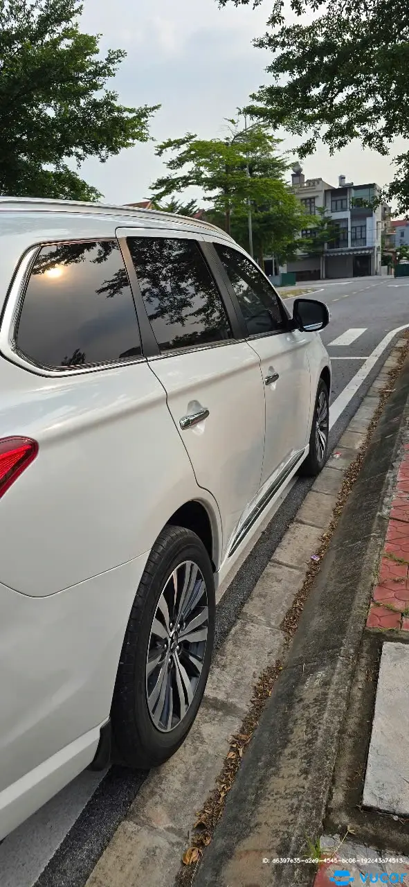 Mitsubishi Outlander CVT số tự động 2024 - Ngoại thất 7