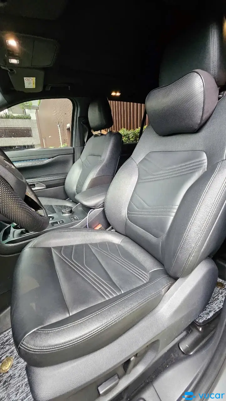 Ford Everest Titanium Plus 2.0L 4x4 AT 2023 - Nội thất 1