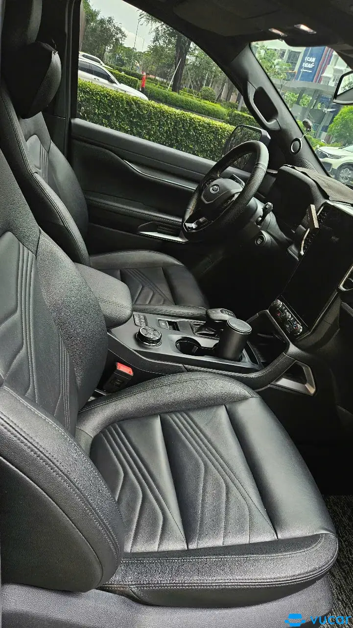 Ford Everest Titanium Plus 2.0L 4x4 AT 2023 - Nội thất 3