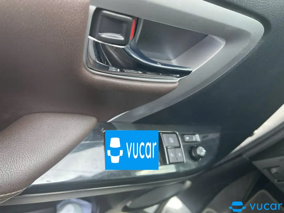 Toyota Fortuner 2.7V 4x2 AT 2018 - Nội thất 1