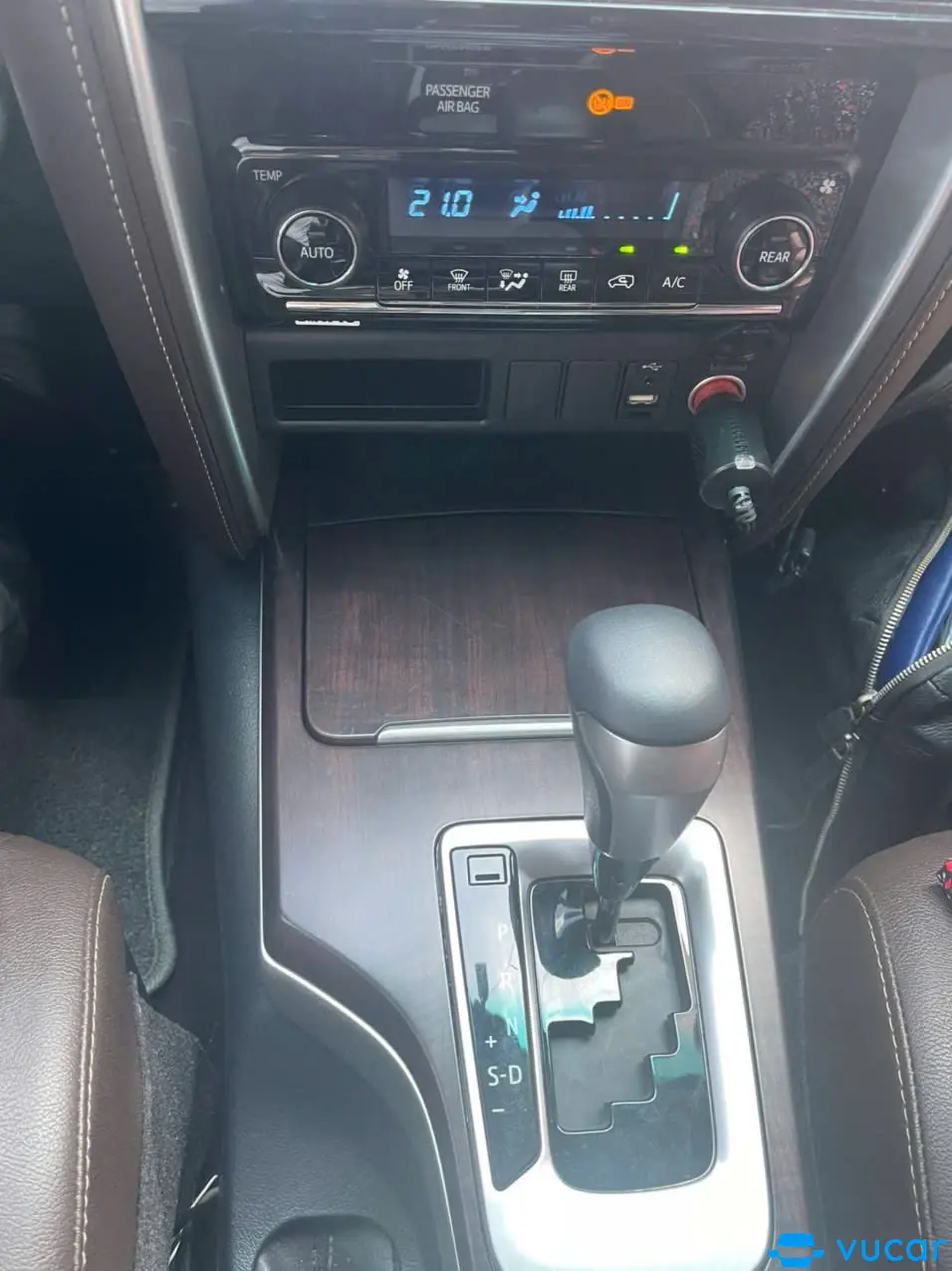 Toyota Fortuner 2.7V 4x2 AT 2018 - Nội thất 5
