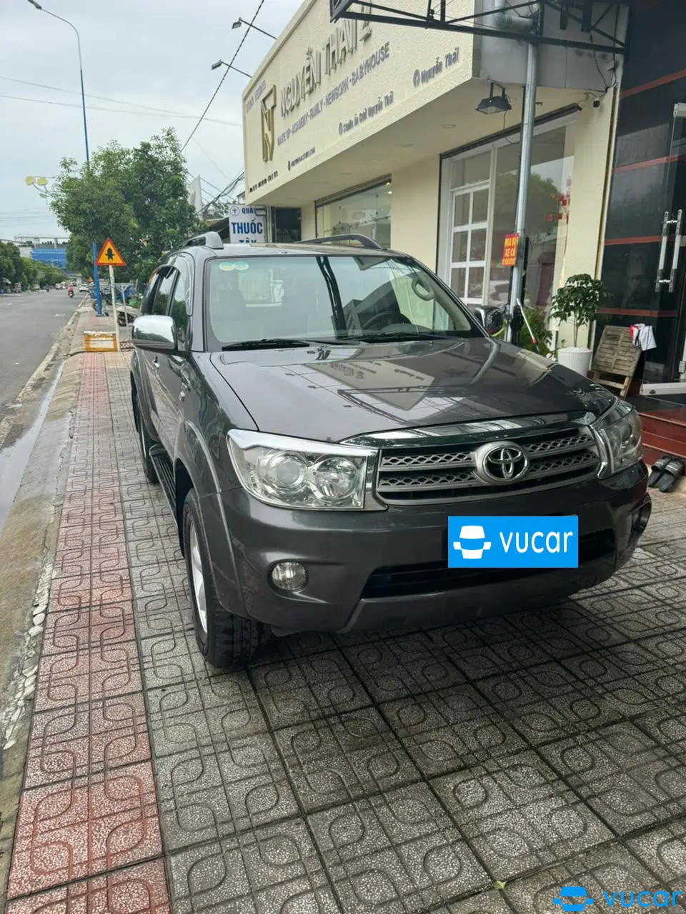 Toyota Fortuner 2011 - Ngoại thất 1