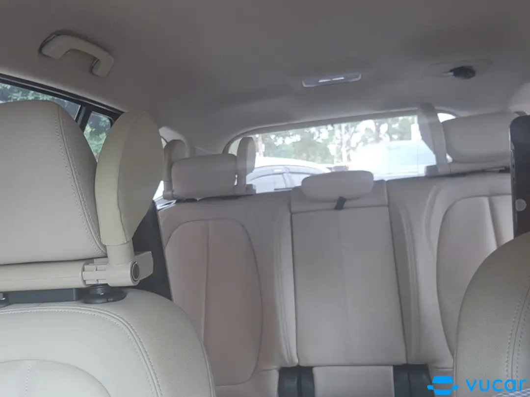 BMW 2 Series 218i Gran Tourer 2018 - Nội thất 3