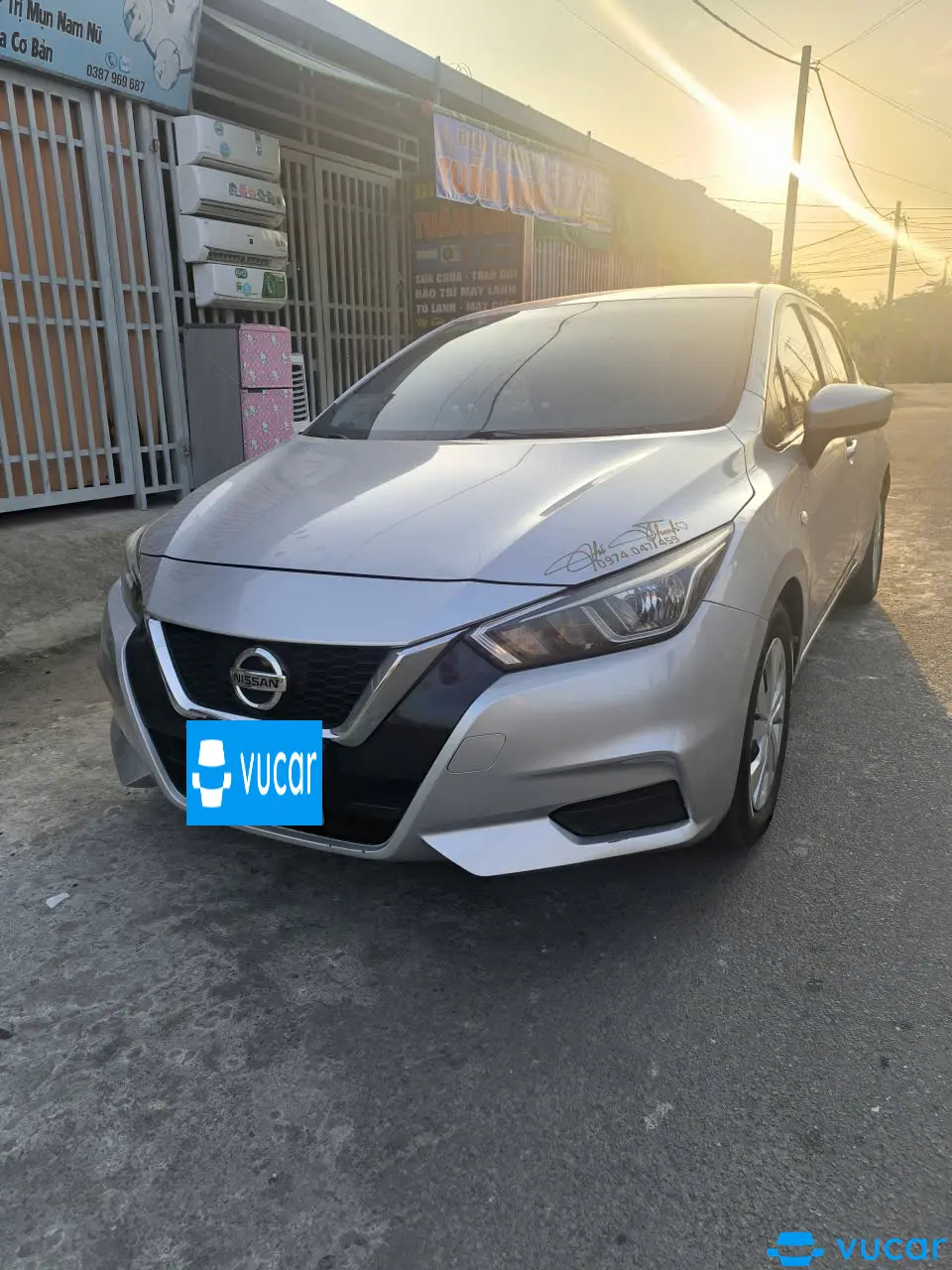Nissan Almera 2021 số sàn màu bạc