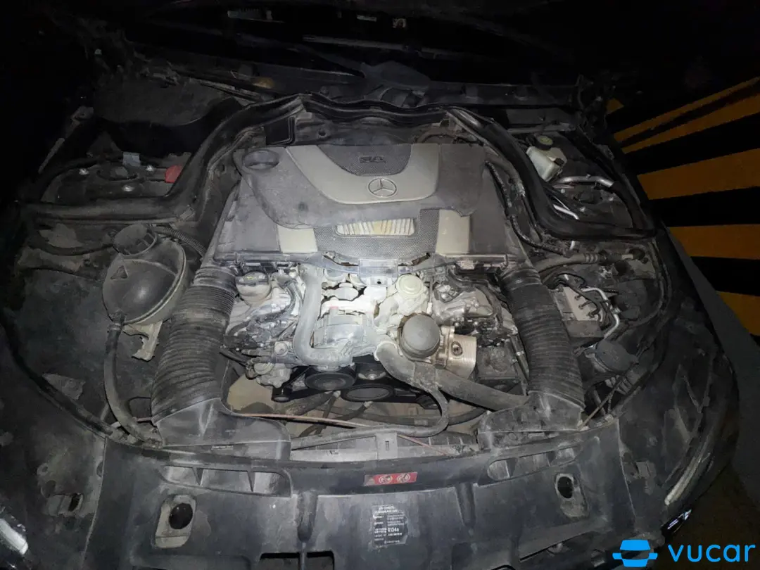 Mercedes-Benz C-Class C230 2009  - Khoang động cơ 1