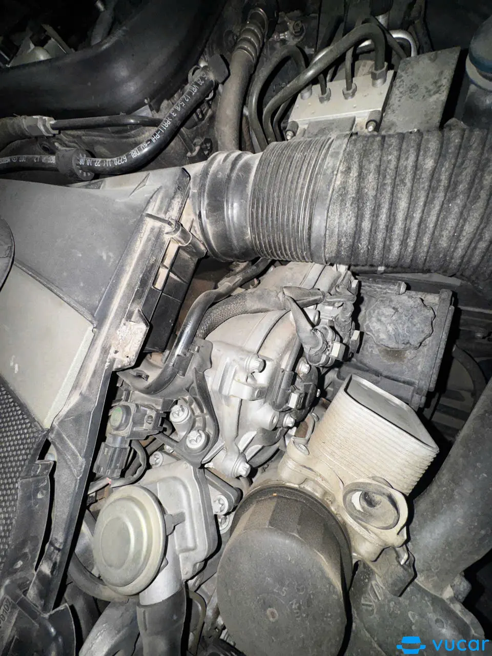 Mercedes-Benz C-Class C230 2009  - Khoang động cơ 2