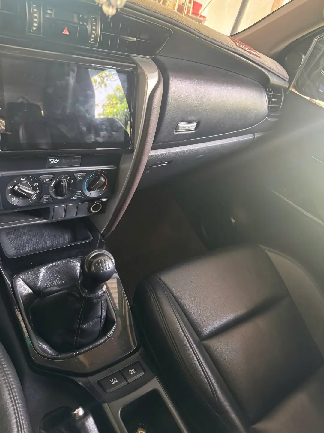 Toyota Fortuner 2.4G 4x2 MT 2017 - Nội thất 8