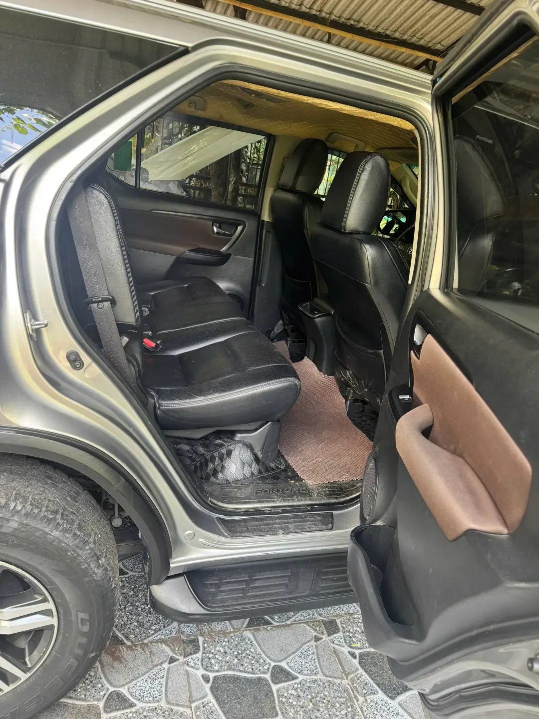 Toyota Fortuner 2.4G 4x2 MT 2017 - Nội thất 11