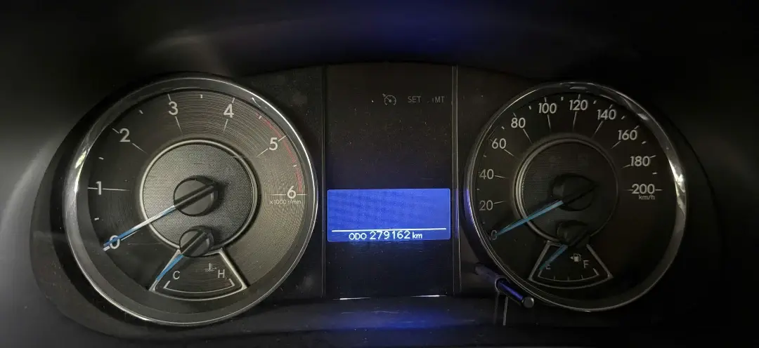 Toyota Fortuner 2.4G 4x2 MT 2017 - Nội thất 4