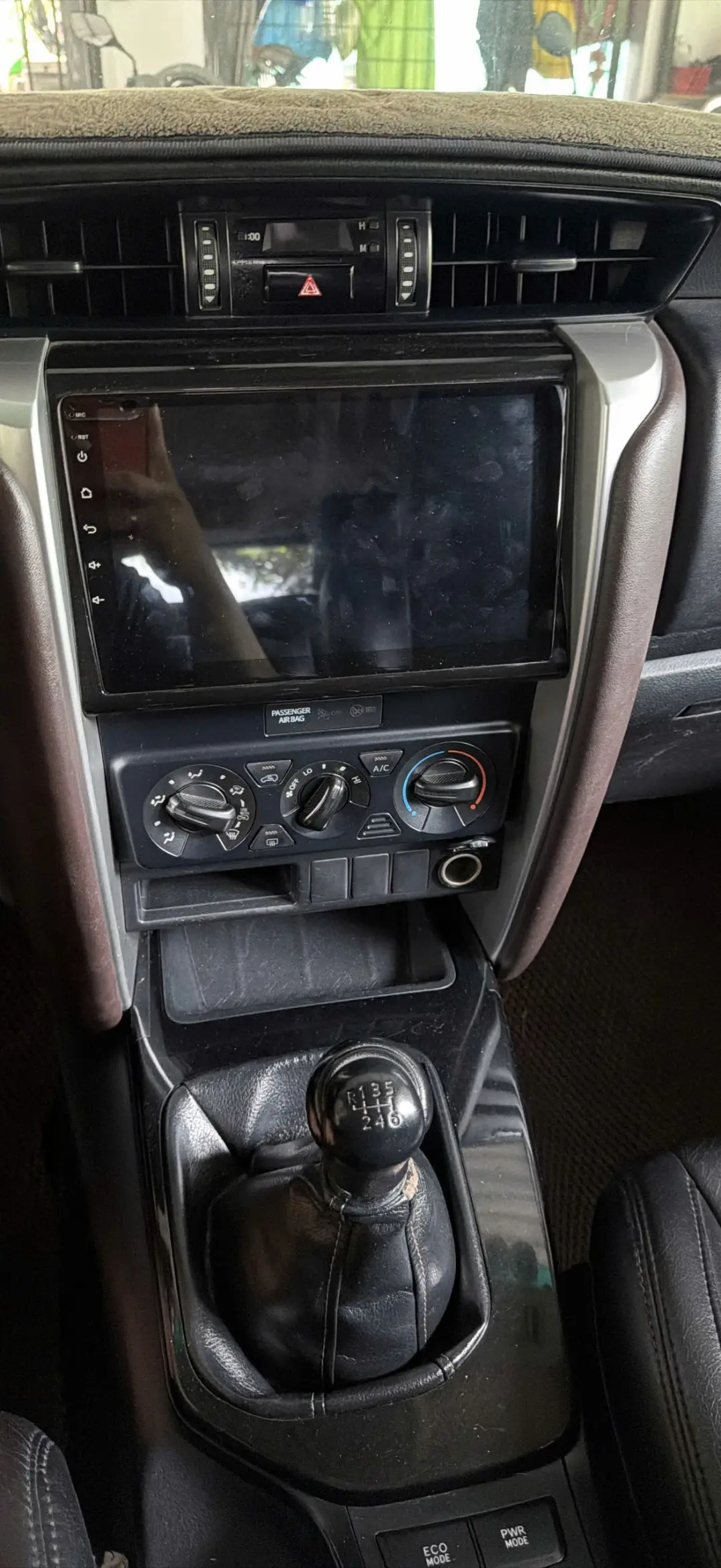 Toyota Fortuner 2.4G 4x2 MT 2017 - Nội thất 5