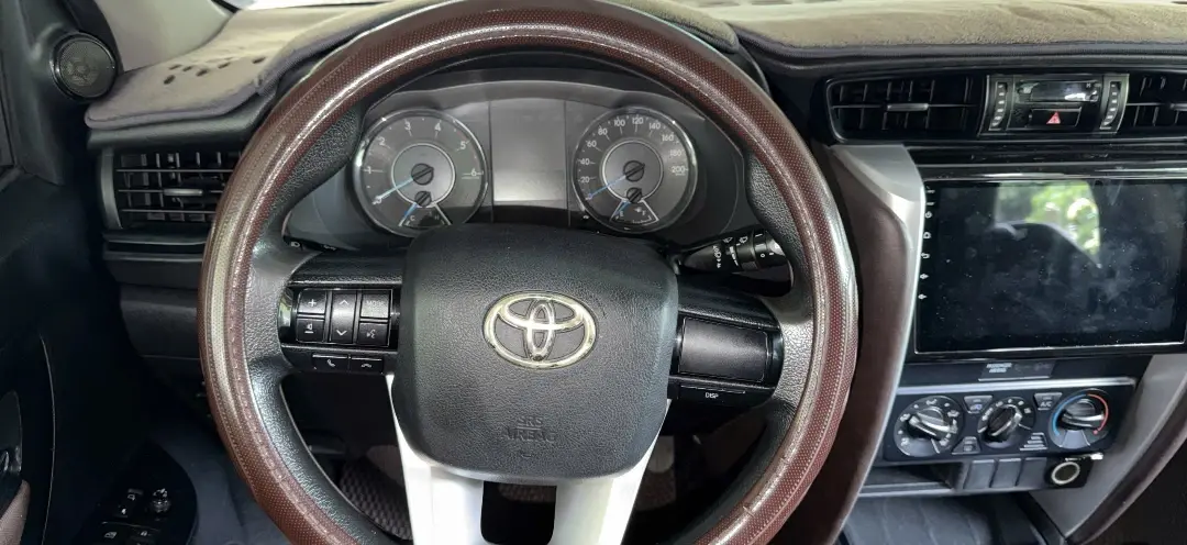 Toyota Fortuner 2.4G 4x2 MT 2017 - Nội thất 6