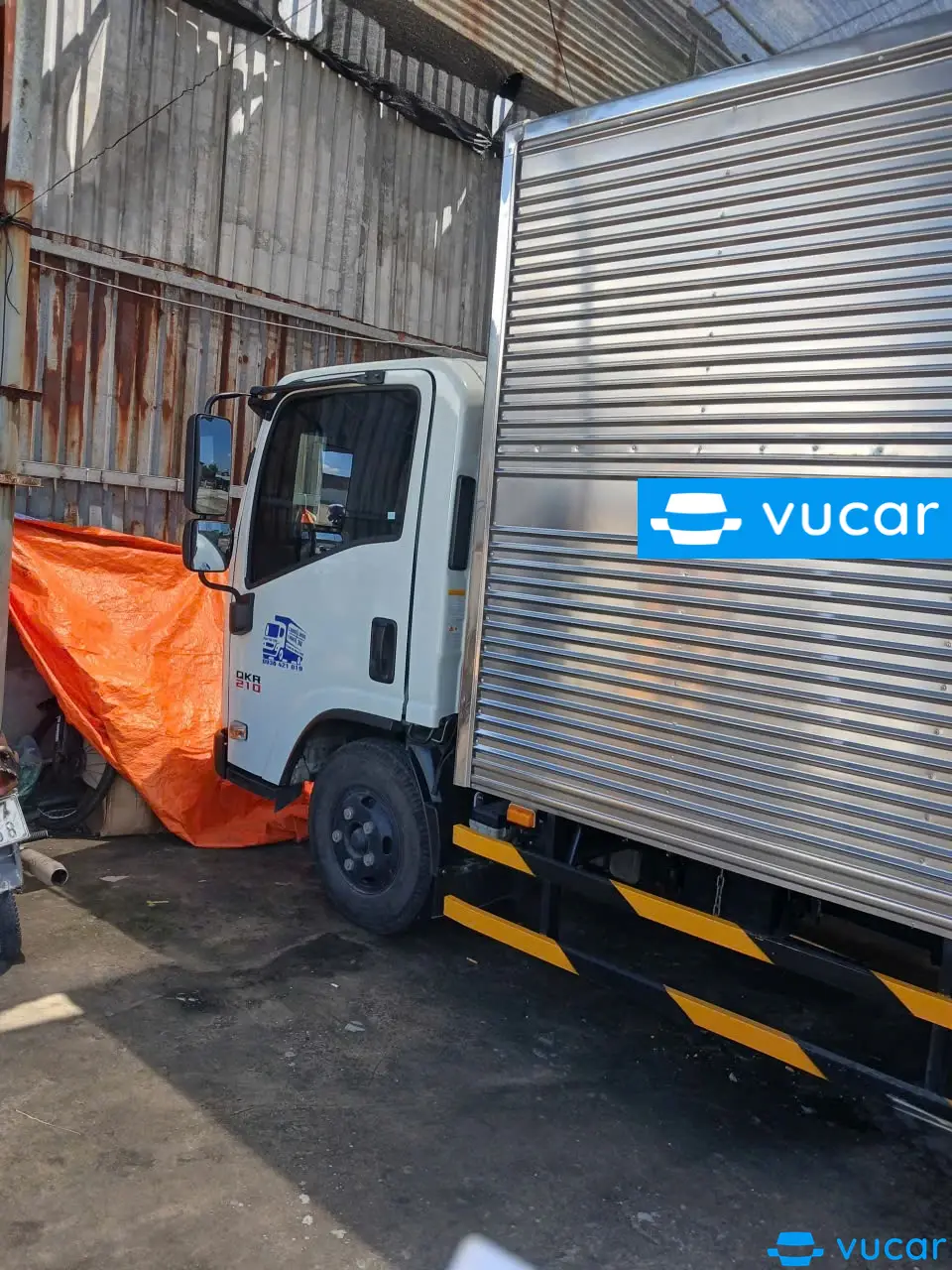 Isuzu QKR 210 Thùng kín Euro 5 2025  - Ngoại thất 3
